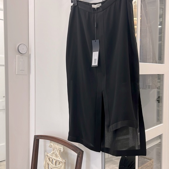 HERITAGE SLIT CREPE LONG SKIRT / BLK